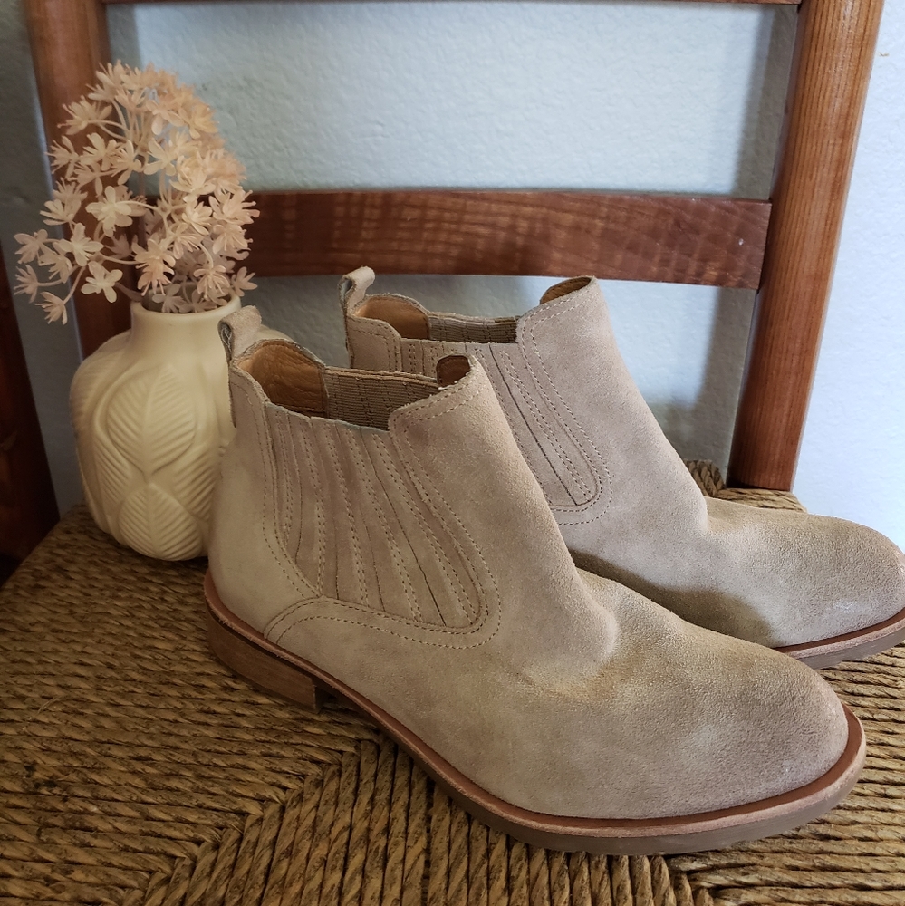 Sofft Bellis III Chelsea Boots